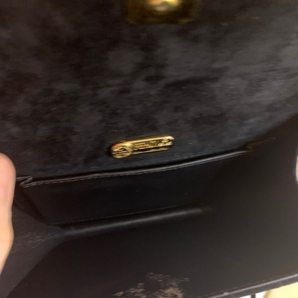 Fendi black suede crossbody bag. Authenticated - Picture 9 of 9